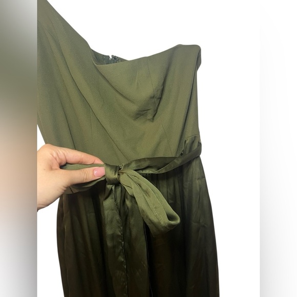 Green One-Shoulder gown - Picture 3 of 6